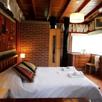 Casa del Puente - Dormitorio matrimonial amplio con jacuzzi doble y sauna, mar azul, spa del puente